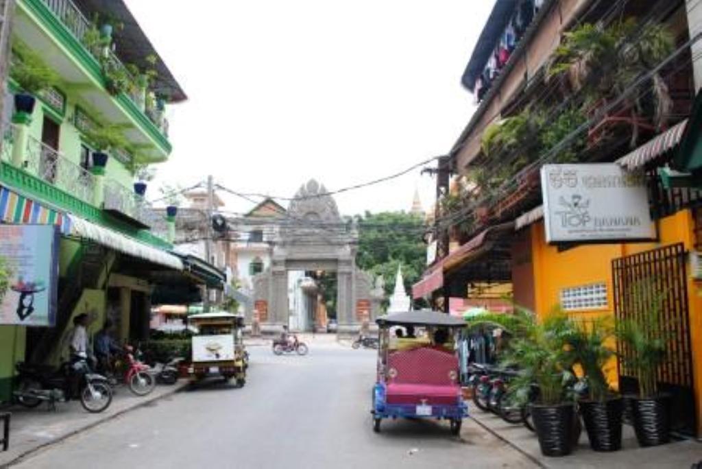 Top Banana Guesthouse & Rooftop Bar Phnom Penh Dış mekan fotoğraf